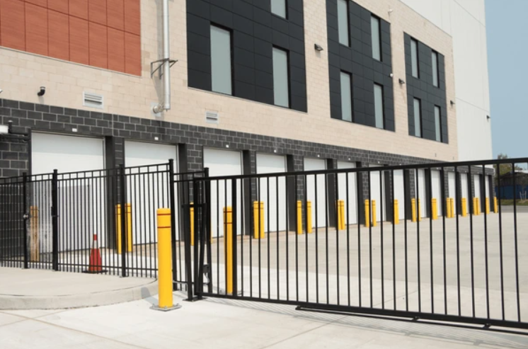 a photo of a commercial gate